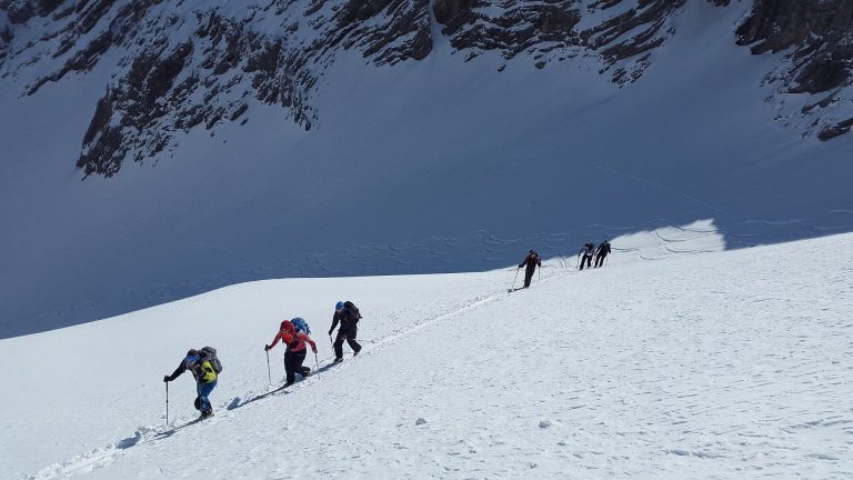 esquiadores de montaña