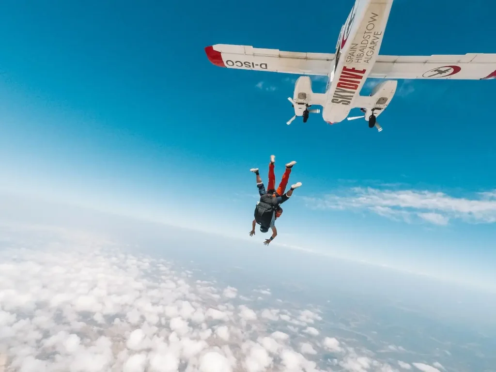 Tirarse en paracaídas - skydive